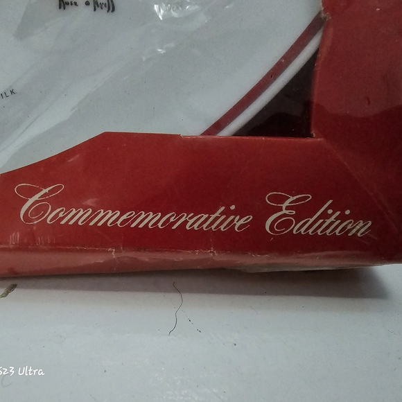 Christmas 1973 Commemorative Plate - Picture 6 of 6